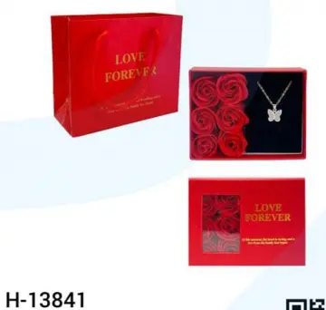 ROSAS ARTIFICIALES CON COLLAR EN CAJA 12.5X9.5X4.5 CM RF:13841