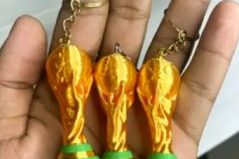 LLAVEROS Y ESCARAPELA